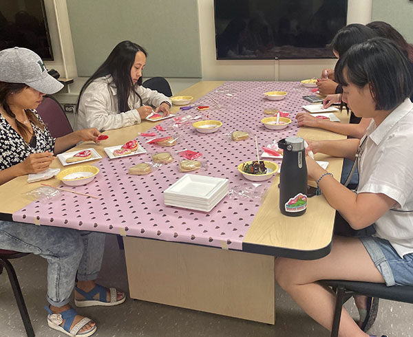 Wāhine Connect Students At Galentines ʻ23 Event